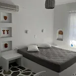 Angie's Парос